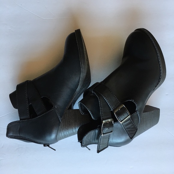 Route 66 Shoes - Route 66 Booties Women’s Black Size 6/Zipper Back